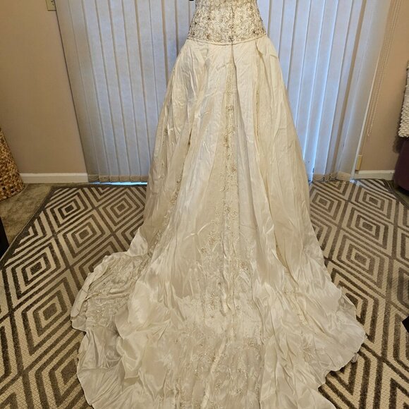 Stephen Yearick Beige Wedding Dress 6 - Picture 7 of 12